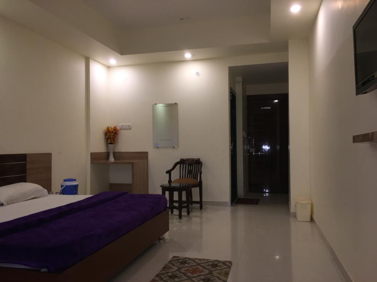 Kailash Presidency Hotel Bhopal Bagian luar foto