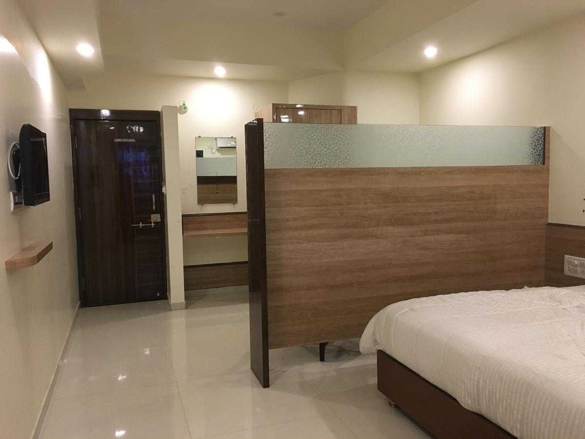Kailash Presidency Hotel Bhopal Bagian luar foto