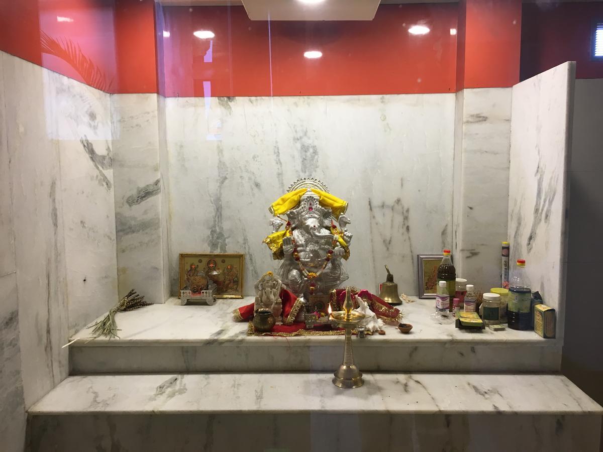Kailash Presidency Hotel Bhopal Bagian luar foto
