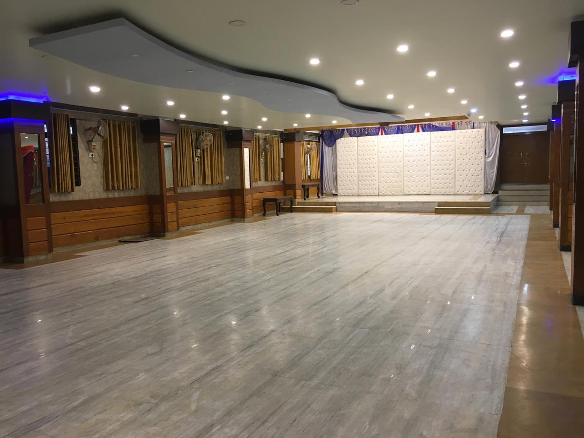 Kailash Presidency Hotel Bhopal Bagian luar foto