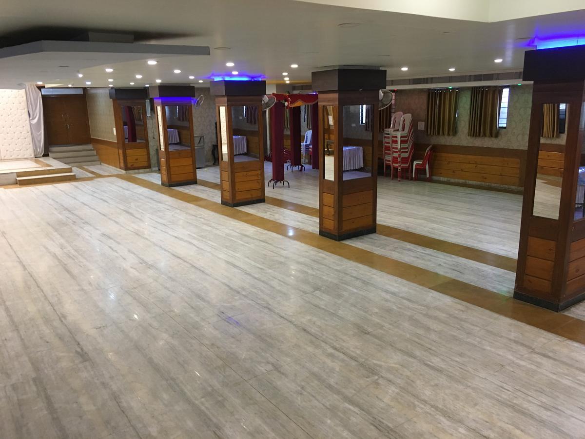 Kailash Presidency Hotel Bhopal Bagian luar foto